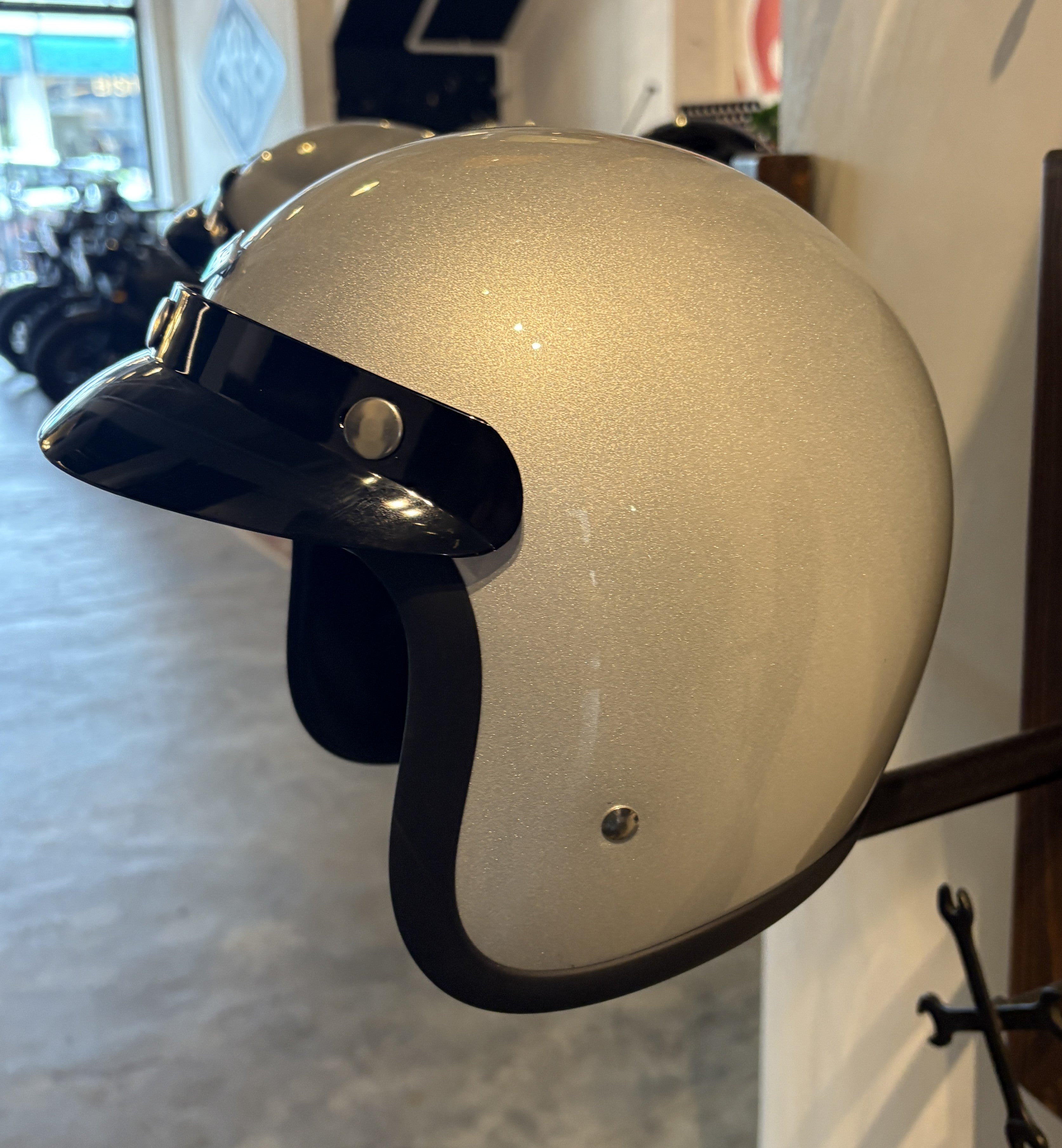 Creo R400 Silver Helmet - CREO